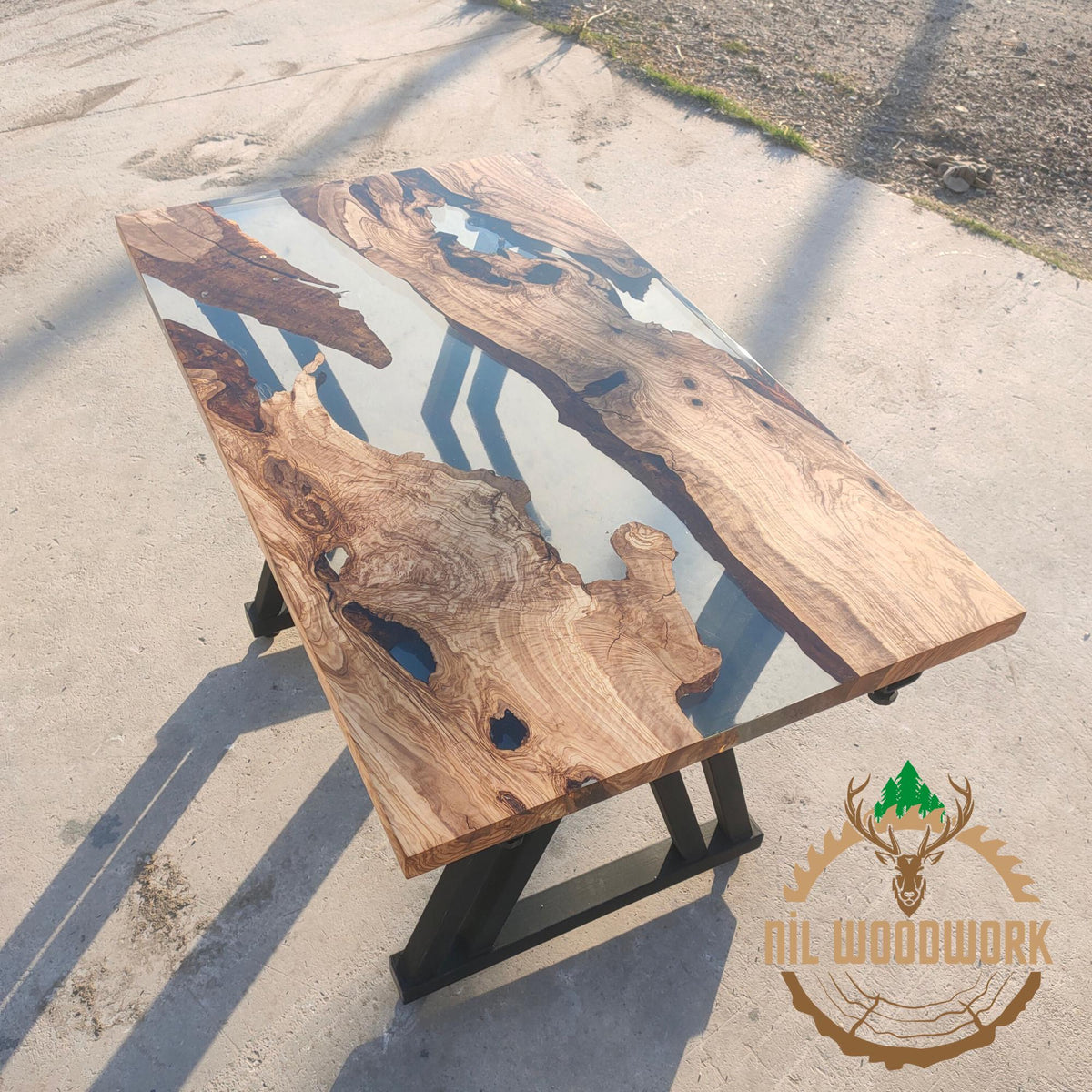 Olive Wood Epoxy Resin Dining Table: Collapsible Design