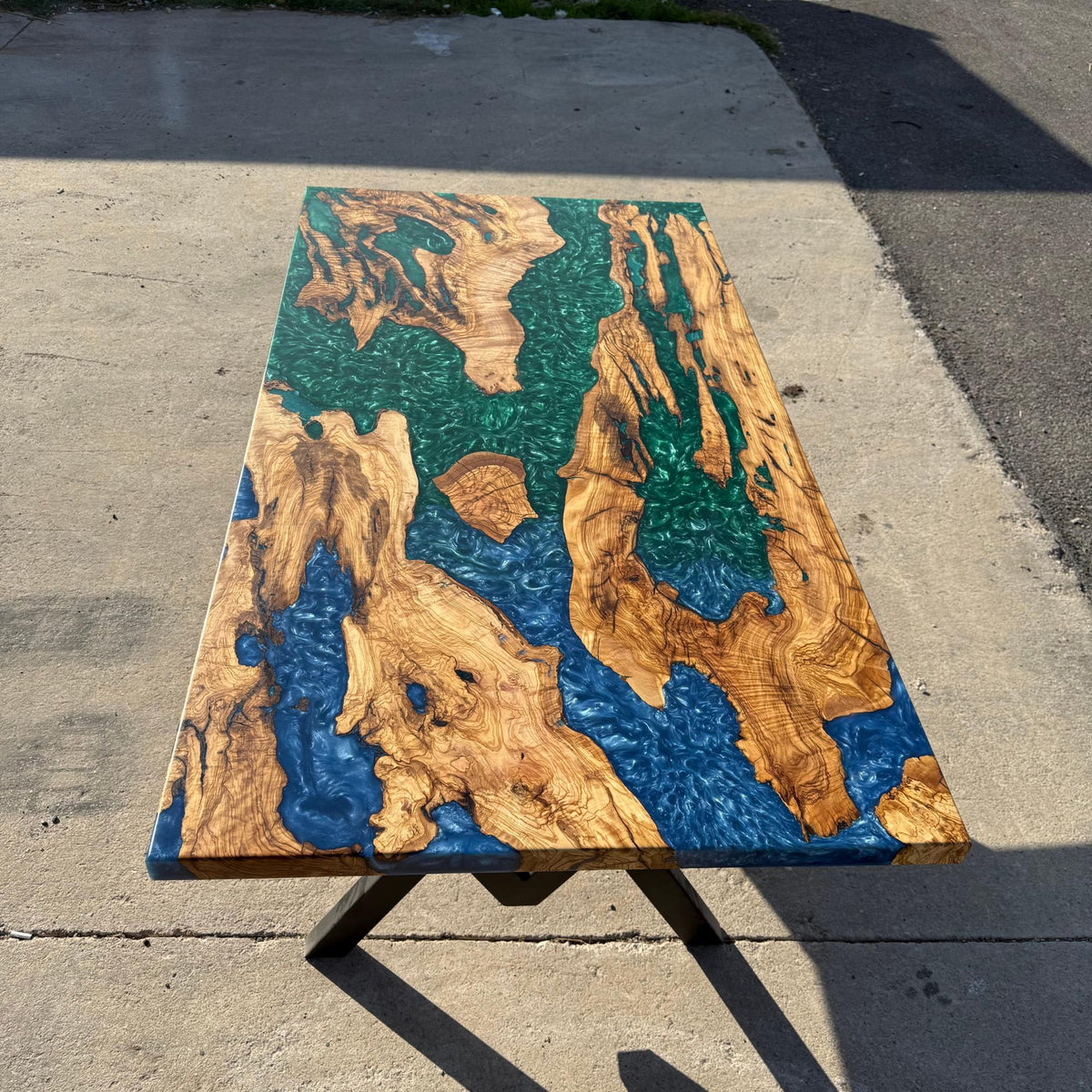 Modern Epoxy Resin Table for Kitchen & Dining Room, Solid Wood Furniture
