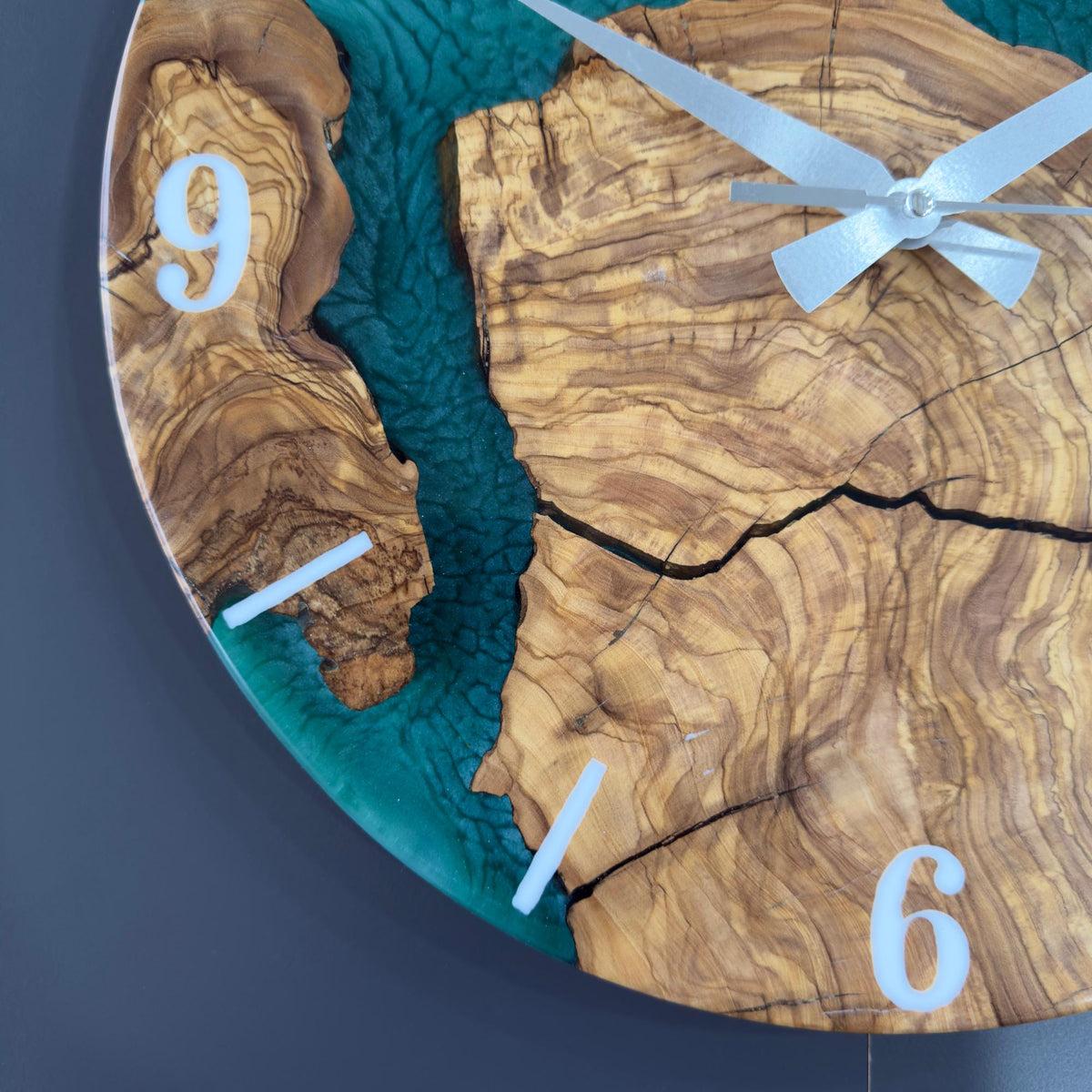 Handmade Olive Wood Epoxy Resin Wall Clock – Modern Luxury Wooden Clock